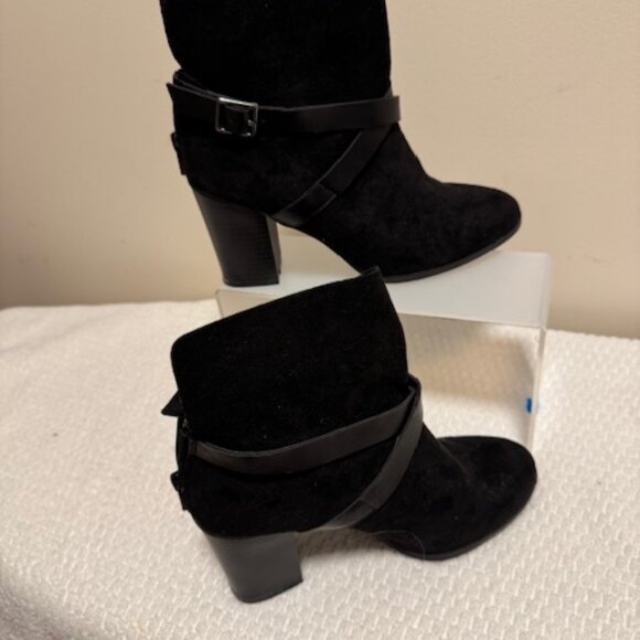 New Directions Black Suede Ankle Boots Block Heel Buckle Strap Back Zip Bootie - Picture 2 of 6